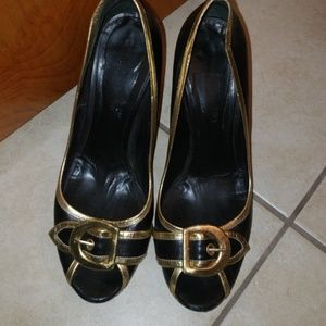 Blk/gold peep toe pump  made in Spain  jon Josef